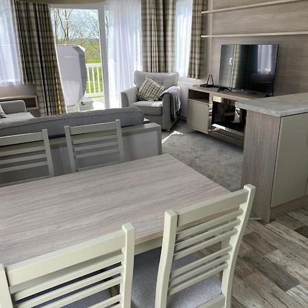 Luxury Holiday Home Sleeps 6 Pet Friendly Сейнт Остел Екстериор снимка