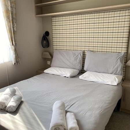 Luxury Holiday Home Sleeps 6 Pet Friendly Сейнт Остел Екстериор снимка
