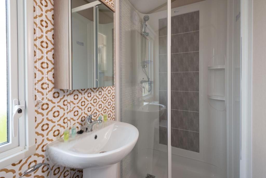 Luxury Holiday Home Sleeps 6 Pet Friendly Сейнт Остел Екстериор снимка