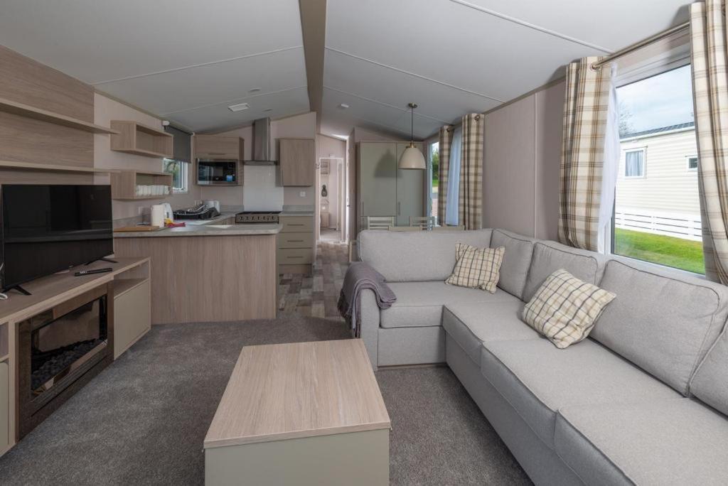 Luxury Holiday Home Sleeps 6 Pet Friendly Сейнт Остел Екстериор снимка