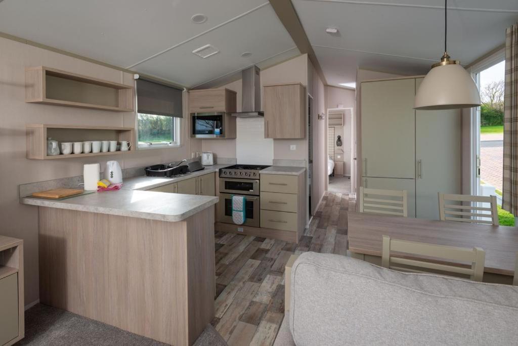 Luxury Holiday Home Sleeps 6 Pet Friendly Сейнт Остел Екстериор снимка
