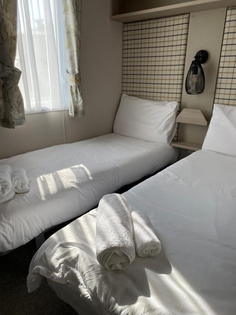 Luxury Holiday Home Sleeps 6 Pet Friendly Сейнт Остел Екстериор снимка