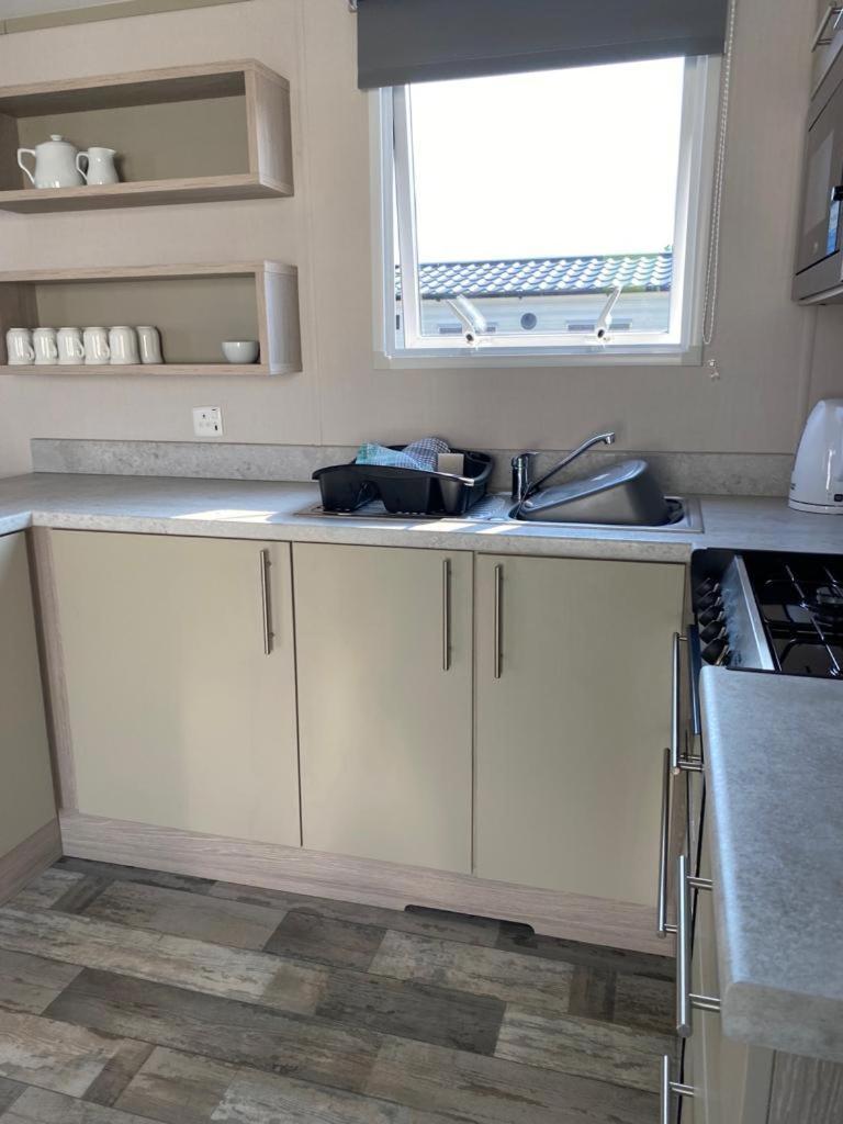 Luxury Holiday Home Sleeps 6 Pet Friendly Сейнт Остел Екстериор снимка